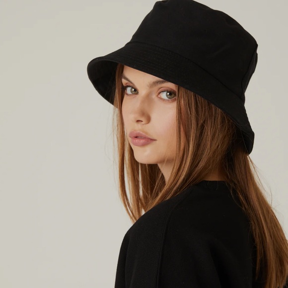 Adidas bucket hat - Picture 4 of 6